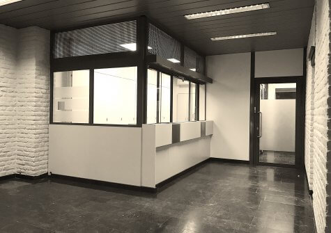 Liège: agence bancaire à vendre avec tout ce qu’il faut pour y travailler en toute sécurité.