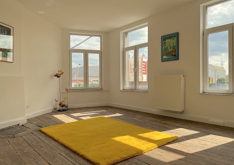 Saint-Nicolas (Tilleur): Très beaux volumes et fraîches restaurations pour cet immeuble comptant jusqu’à 6 chambres et 2 salle d’eau.