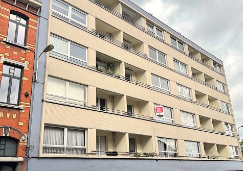 Liège: Très avenant appartement 2 chambres avec 2 terrasses , cave et volumineux garage.
