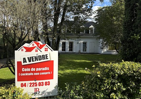 Bois du Rognac: DOUBLE villa 6 chambres, 3 garages et joli jardin.